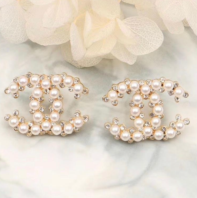 chanel earrings pearl cc logo