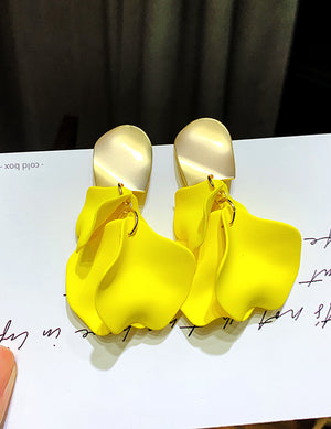 Open image in slideshow, Flower Petal Earrings
